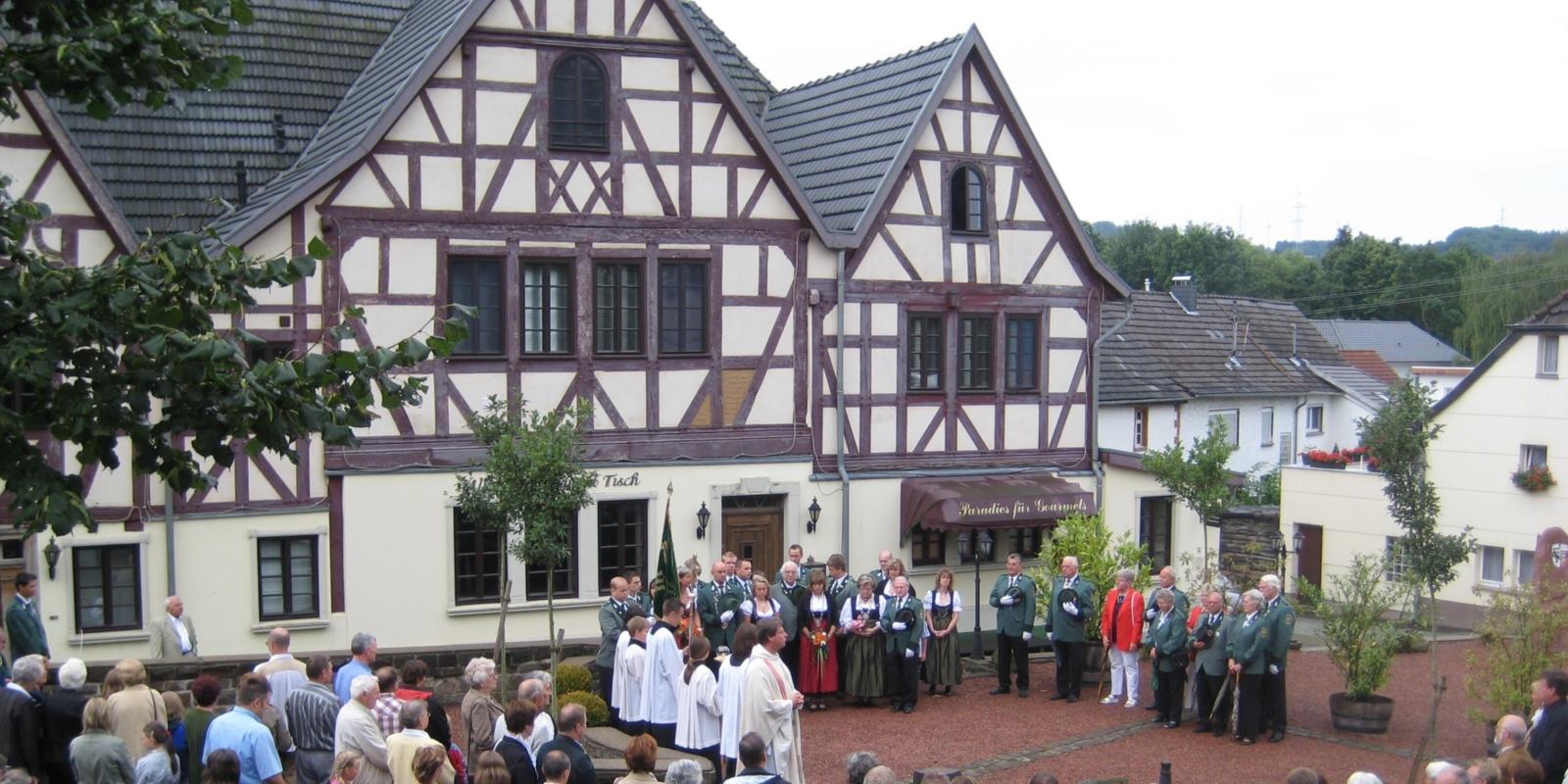 2008-08 Kirchweih 03 Schützen Ehrenmahl