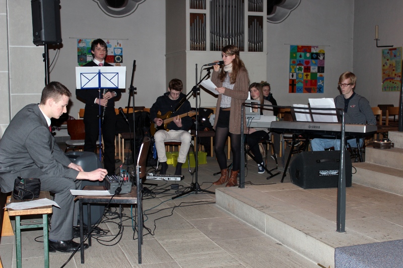 2013-02-03 homebodies on stage Jugendgottesdienst 1