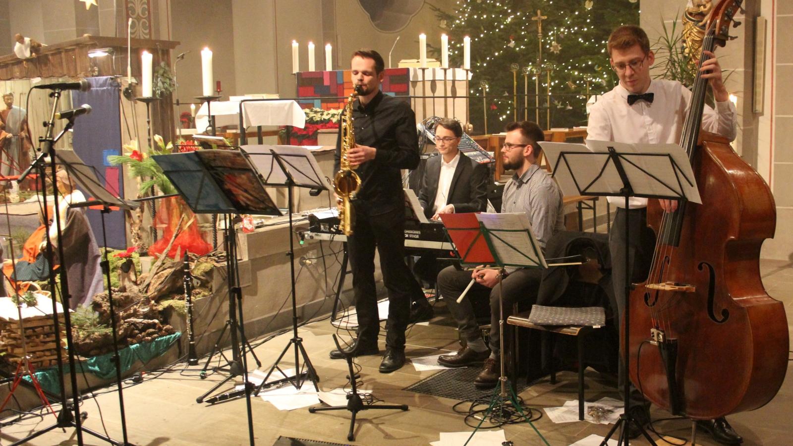 2019-12-24 Homebodies bei Jugendchristmette 30