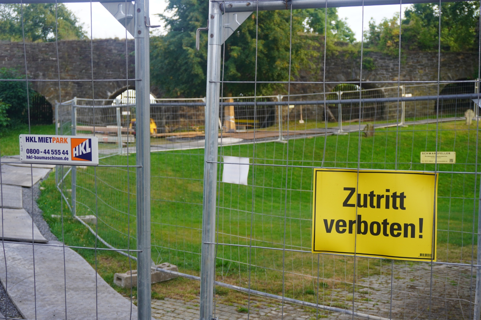 2025-08-01_Kirchweg mit Hindernissen (2)