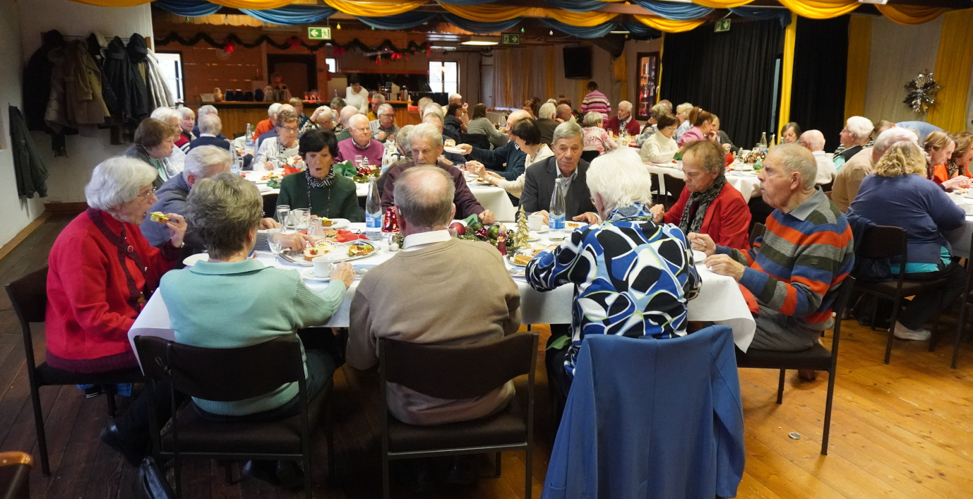 2025-11-30_Adventsfeier-fuer-Seniorinnen-und-Senioren (1)