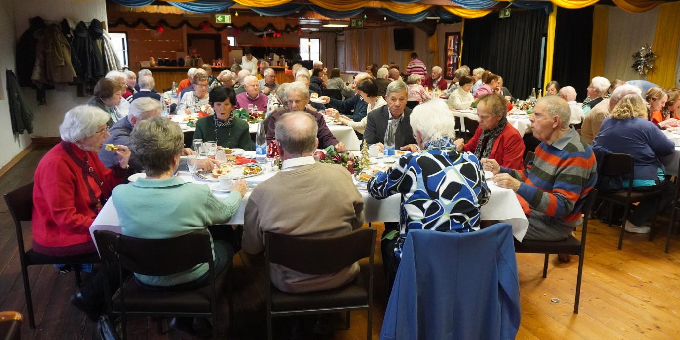 2025-11-30_Adventsfeier-fuer-Seniorinnen-und-Senioren (1)