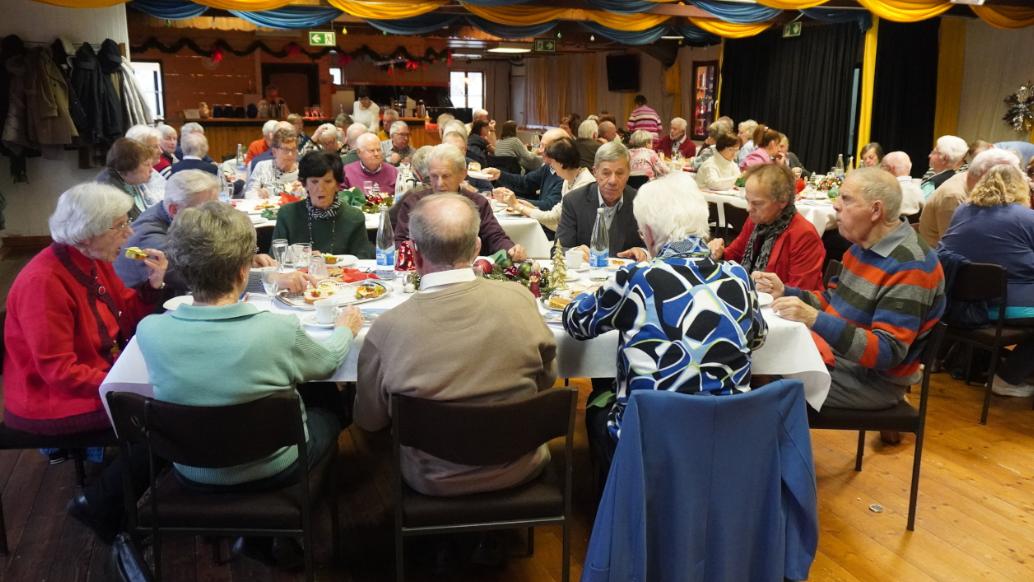 2025-11-30_Adventsfeier-fuer-Seniorinnen-und-Senioren (1)