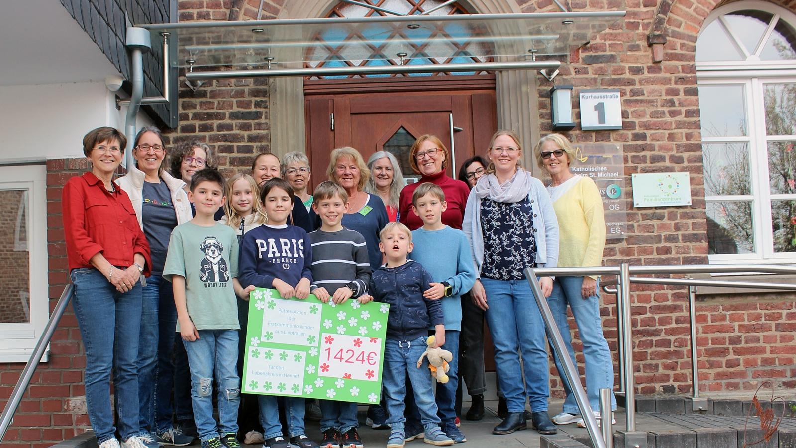 2026-03-20 Geldübergabe an Lebenskreis 01