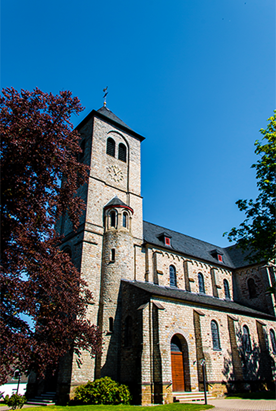 Uckerath_St.-Johannes-d.-Taeufer außen 01