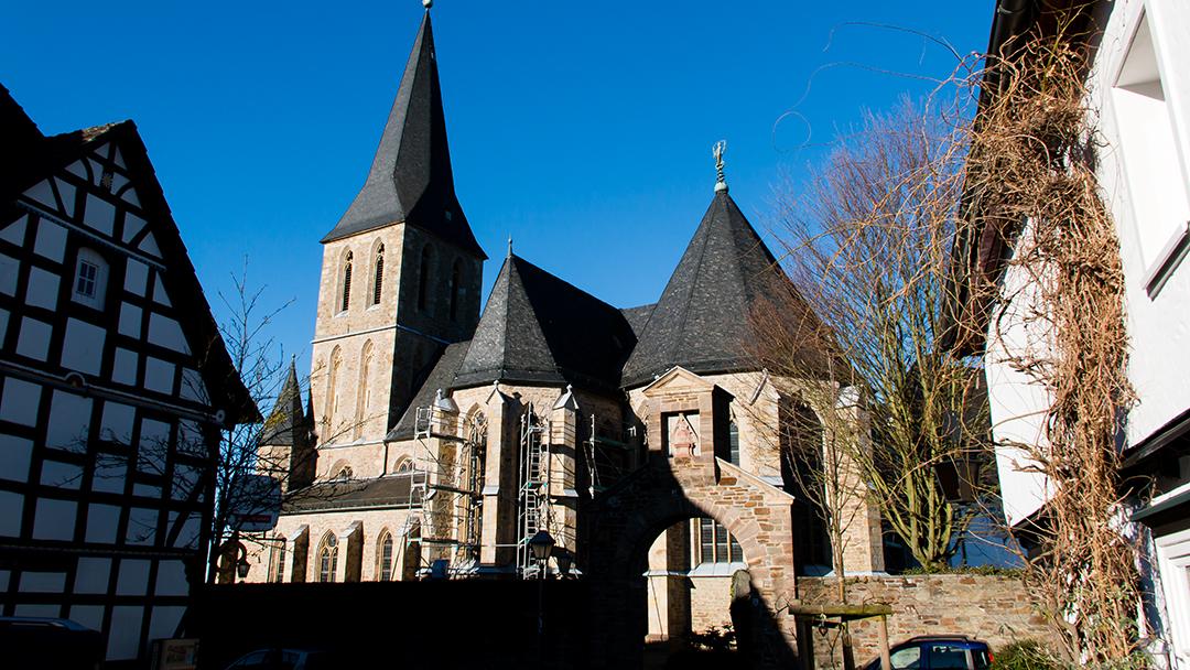 Bödingen_KircheAußen 01