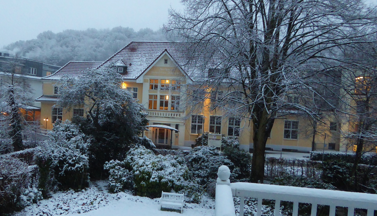 Kurhaus im Schnee 1